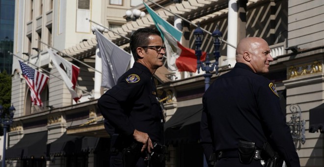 18/09/2019 - La policía vigila al lado de un hotel en San Diego, California / REUTERS (Mike Blake)