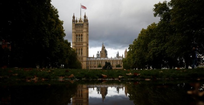 24-09-2019.- Vista general de las casas del Parlamento británico. REUTERS/Henry Nicholls