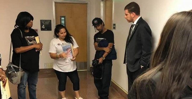 24/09/2019 - : En junio de 2017, Eric Rivera caminaba con una pistola de juguete en la mano cuando fue abatido por la policía de Los Ángeles. Su madre, Valerie Rivera, emprendió una campaña que culminó en la aprobación de la ley de transparencia SB 1421