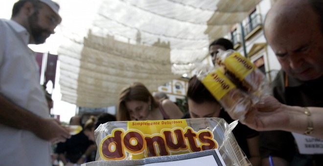 25/09/2019 - Reparto de Donuts. EFE/Archivo (Chema Moya)