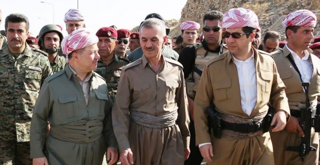 El exlíder del Kurdistán iraquí Masoud Barzani y su hijo, actual primer ministro y anterior responsable de seguridad de la región, Masrour Barzani, en una imagen de 2014.
