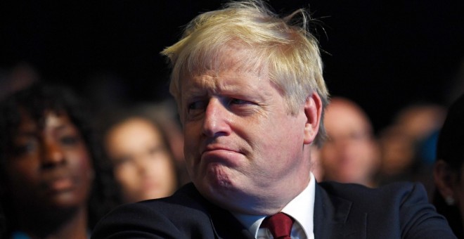 El primer ministro británico, Boris Johnson, acude al congreso anual del Partido Conservador en Manchester (Reino Unido), este lunes. EFE/ Neil Hall