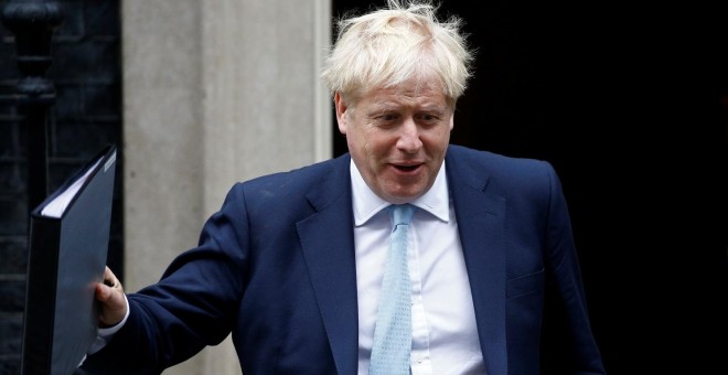 03/10/2019 - El primer ministro británico, Boris Johnson, a la salida de Downing Street. / REUTERS - HENRY NICHOLLS