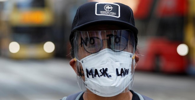 04/10/2019 - Miles de hongkoneses toman las calles para protestar contra ley que prohíbe las máscaras en las manifestaciones. / REUTERS - TYRONE SIU