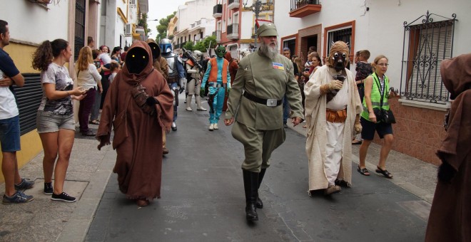 Imagen de un desfile de la Legión 501, fans de Star Wars.