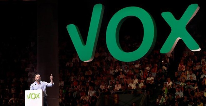 El líder de Vox, Santiago Abascal, durante un acto de precampaña celebrado este domingo en el Palacio de Vistalegre bajo el lema 'Vistalegre Plus Ultra', que servirá como arranque oficial de las elecciones del 10 de noviembre. EFE/Mariscal