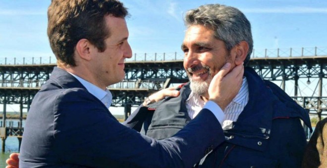 El presidente del PP, Pablo Casado, con el exdiputado por Huelva, Juan José Cortes. Fuente: PP