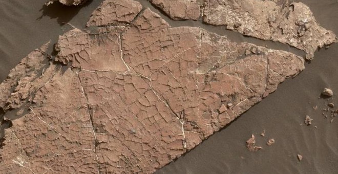 Capa superficial desecada identificada por Curiosity./NASA/JPL-Caltech/MSSS
