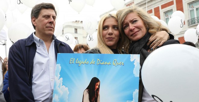 Los padres y la hermana de Diana Quer durante una manifestación en Madrid para rechazar la derogación de la presión permanente revisable. /EFE