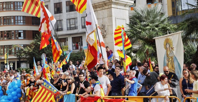09/10/2019 - Personas durantela Procesión Cívica tras la bajada de la Real Senyera en conmemoración de la entrada en Valencia del Rey Jaume I./ EUROPA PRESS (Enrique Palomares)