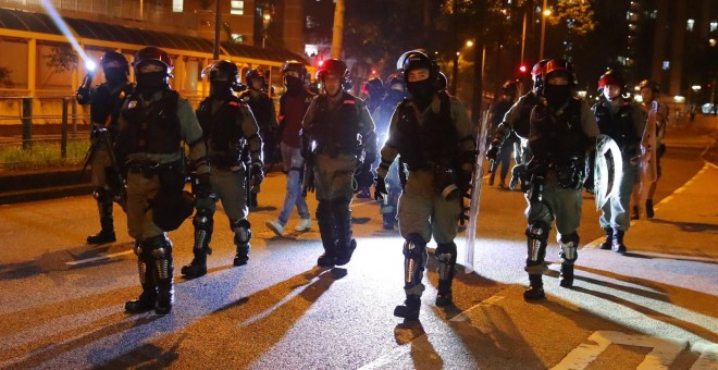 Agentes de la policía en Hong Kong. EFE/EPA/FAZRY ISMAIL