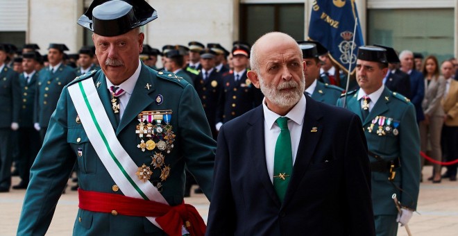 El general Pedro Garrido, a l'esquerra de la imatge. EFE / ALEJANDRO GARCÍA