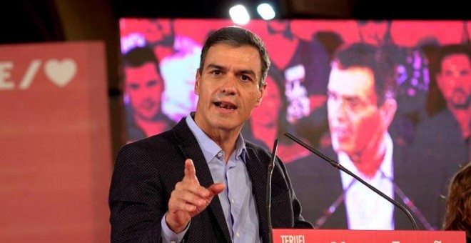 10/10/2019.- El presidente del Gobierno en funciones, Pedro Sánchez, interviene en un acto de precampaña electoral celebrado este jueves en Teruel. EFE/ Antonio García