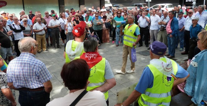 07/10/2019 - Asamblea de pensionistas en Parla (Bulevar Sur) donde se reúnen cada lunes. / MARÍA DUARTE