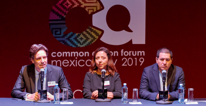 De izquierda a derecha, Guillaume Long, la abogada de derechos humanos Renata Ávila y el ex ministro de Conocimiento ecuatoriano Andrés Arauz./Rodrigo Espinoza/CAF-CDMX