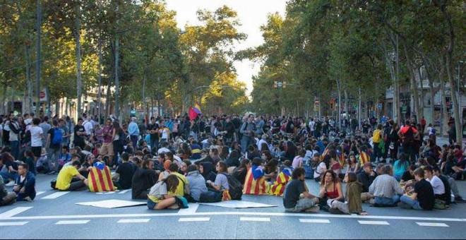 Manifestantes en la Gran Vía de Barcelona. (EFE)