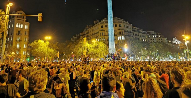 Més de 10.000 persones han participat en la convocatòria dels CDR als Jardinets de Gràcia en la protesta contra la sentència del Suprem. QUERALT CASTILLO.