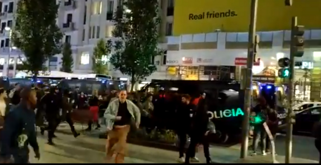 Momento de las cargas policiales de la Policía. Imágenes captadas por Público.