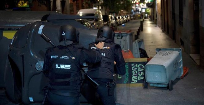 La Policía Nacional está cargando contra varios centenares de manifestantes en Madrid, después que éstos hayan tratado de cortar Gran Vía una vez finalizada una marcha de 4.000 personas que este sábado ha pedido la 'amnistía de todos los presos políticos'