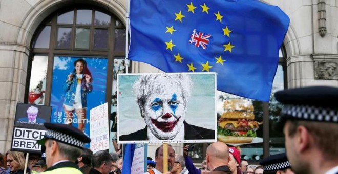 Manifestantes marchan en protesta para pedir otro referéndum del brexit en Londres. - EFE