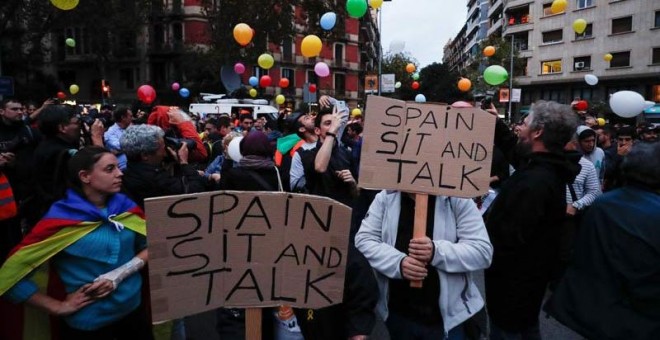 Aspecto de la protesta ante la Consellería d'Interior. (REUTERS)