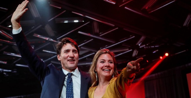 22/10/2019 - El primer ministro canadiense Justin Trudeau y su esposa Sophie Gregoire en el Palacio de Congresos de Montreal. / REUTERS - STEPHANE MAHE