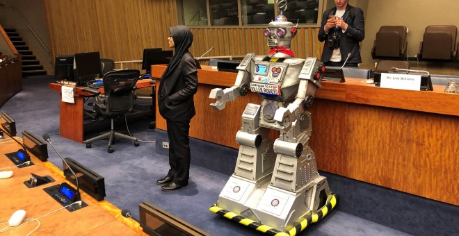 Un robot ha sido el encargado de pedir un tratado contra las armas autónomas en la sede de la ONU./ MARIO VILLAR (EFE)