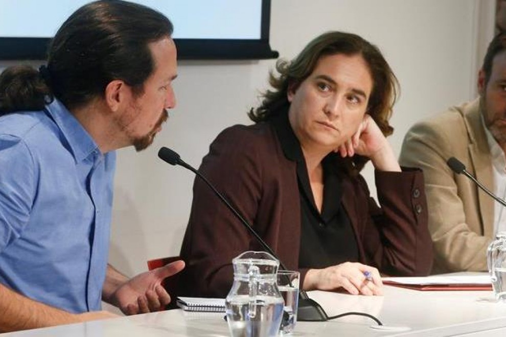 Pablo Iglesias, Ada Colau i Jaume Asens en la presentació de la proposta dels Comuns. EFE / QUIQUE GARCÍA
