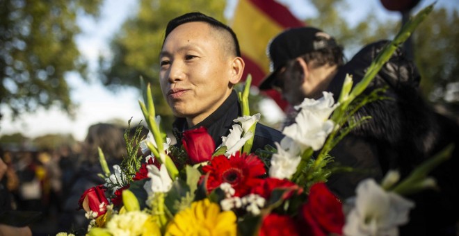 Chen Xiangwei, que regenta el bar Oliva, en Madrid, es conocido popularmente como el 'chino facha'.- JAIRO VARGAS