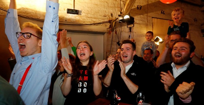 La sede del partido izquierdista de Alemania celebra los resultados. REUTERS/Ralph Orlowski