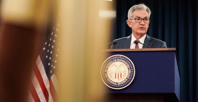 El presidente de la Reserva Federal (Fed), Jerome Powell, en la rueda de prensa tras la reunión del Comité de Mercado Abierto en la que se ha acordado una tercera rebaja de los tipos de interés en lo que va de año. REUTERS/Sarah Silbiger