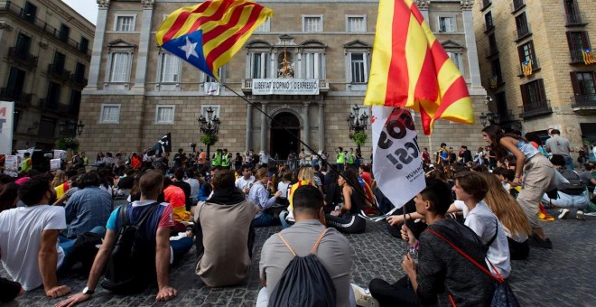 Acampada en la plaza Sant Jaume tras la manifestación de estudiantes. - EFE