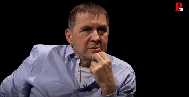 Arnaldo Otegi, durante la entrevista con la directora de Público, Ana Pardo de Vera - PÚBLICO TV