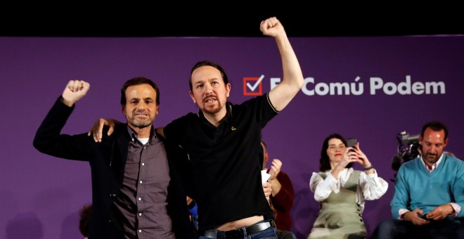 Pablo Iglesias y Jaume Asens en el mitin de campaña en Barcelona. EFE/ Toni Albir