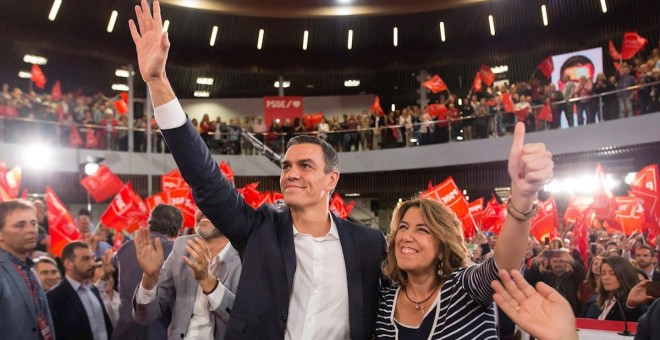 06/11/2019.- El secretarío general del PSOE y presidente del Gobierno en funciones, Pedro Sánchez y la secretaria general del PSOE-A, Susana Díaz, durante un mitin en Málaga. / EFE