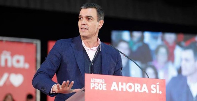 Pedro Sánchez en un mitin en Gijon. (J.L. CEREIJIDO | EFE)