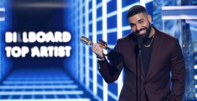 El rapero Drake al recibir el premio para el mejor artista en los Premios de la Música Billboard 2019, en Las Vegas. REUTERS/Mario Anzuoni