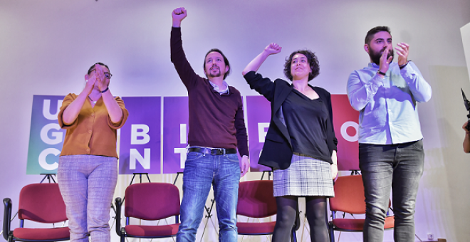 Pablo Iglesias con los candidatos de Unidas Podemos al Congreso por Toledo, Teresa Arévalo y Daniel Velasco, y la concejala en el Ayuntamiento de Toledo Olga Ávalos, en el penúltimo mitin de la campaña del 10-N. / Podemos - Daniel Gago