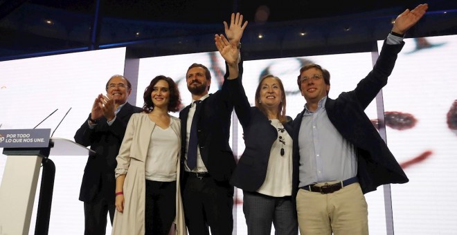 8/11/2019.- El líder del PP, Pablo Casado (c); la número dos del PP al Congreso, Ana Pastor (2d); la presidenta de la Comunidad de Madrid, Isabel Díaz Ayuso; el alcalde de Madrid, José Luis Martínez Almeida (d), y el dirigente del PP de Madrid, Pío García