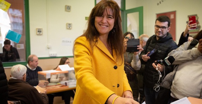 La cabeza de lista de JxCat, Laura Borrás, ejerce su derecho a voto en Barcelona. / David Zorrakino / Europa Press