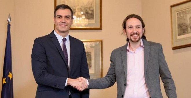 Pedro Sánchez y Pablo Iglesias minutos antes de firmar el preacuerdo de Gobierno PSOE-UP. /@PSOE