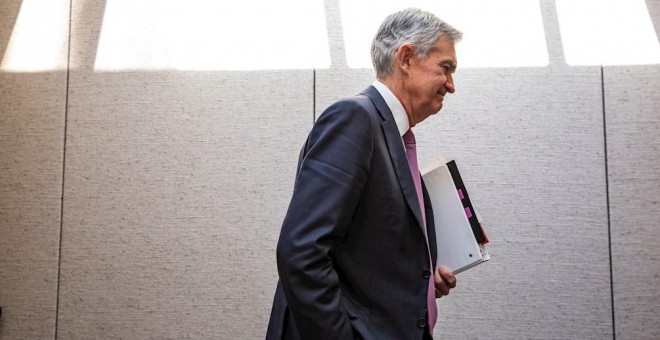 El presidente de la Reserva Federal, Jerome Powell, tras comparecer ante el Comité Económico Conjunto del Congreso de Estados Unidos. EFE/EPA/SAM CORUM