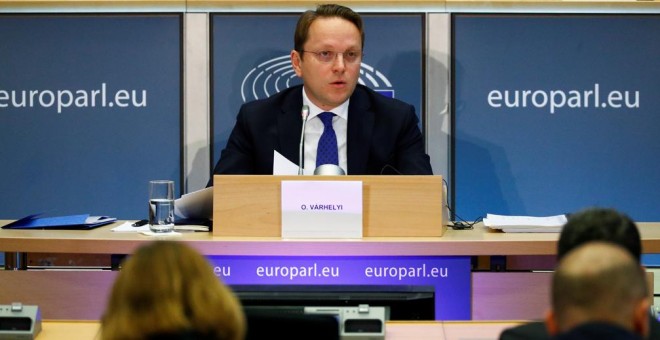 El húngaro Oliver Varhelyi, durante su examen en el Parlamento Europeo para formar parte de la nueva Comision Europea. REUTERS/Francois Lenoir