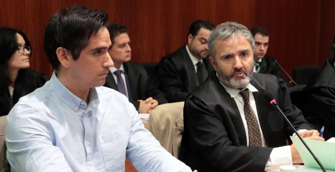 Rodrigo Lanza, durante la primera sesión del juicio por el asesinato de Víctor Laínez. EFE/Javier Cebollada