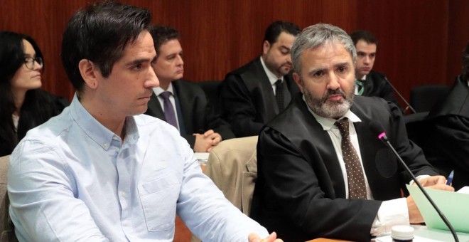 Rodrigo Lanza, durante la primera sesión del juicio por el asesinato de Víctor Laínez. EFE/Javier Cebollada