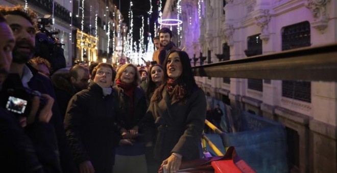 El alcalde de Madrid, José Luis Martínez-Almeida, y la vicealcaldesa, Begoña Villacís asisten al encendido de las luces de Navidad.