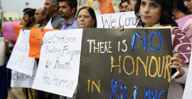 Manifestación contra la lapidación de una mujer embarazada que fue lapidada en Lahore (Pakistán), en 2014. EFE/Archivo