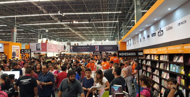 Milers de persones assisteixen a la Fira del Llibre de Guadalajara. MAR CARRERA.