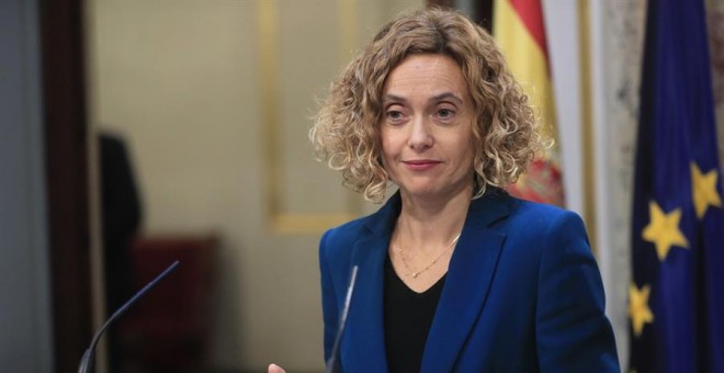 La presidenta del Congreso Meritxell Batet se dirige a los medios de comunicación durante la rueda de prensa tras la primera reunión de la Mesa