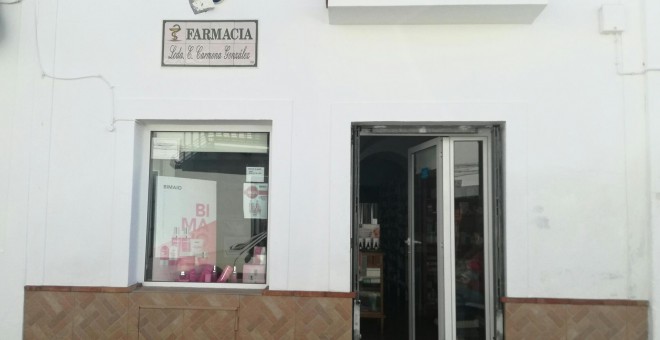 La farmacia de Estrella María Carmona González en Valverde de Burguillos. SANDRA BOYERO